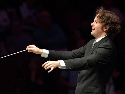 Nicholas Collon, Chefdirigent des Finnish Radio Symphony Orchestra