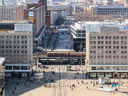 Alexanderplatz mit Blick zum Roten Rathaus