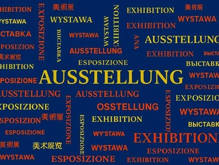 Schriftzug Ausstellung - mehrere Sprachen