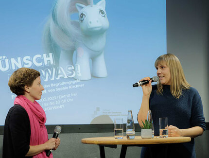 Alrun Schmidtke und Sophie Kirchner im Gespräch.