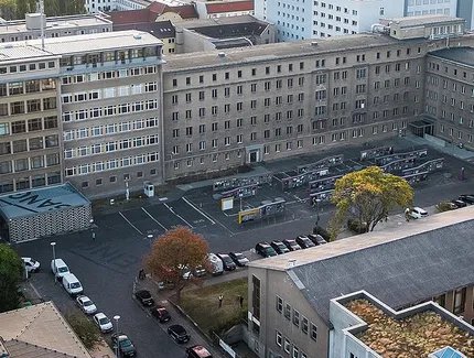 Blick auf die ehemalige Stasi-Zentrale, den heutigen „Campus für Demokratie“