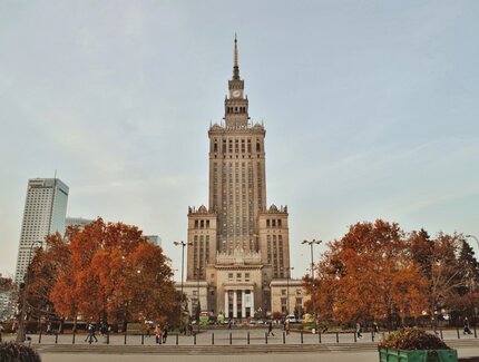 Der Kultur- und Wissenschaftspalast (Pałac Kultury i Nauki, PKiN) in Warschau
