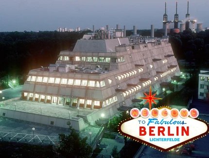 Ludwig Heimbach, Collage "Berlin muß Las Vegas werden" (Hans Kollhoff) aus der Publikation "Mäusebunker und Hygieneinstitut - Eine Berliner Versuchsanordnung" © Ludwig Heimbach unter Verwendung einer Fotografie von Georg Fischer