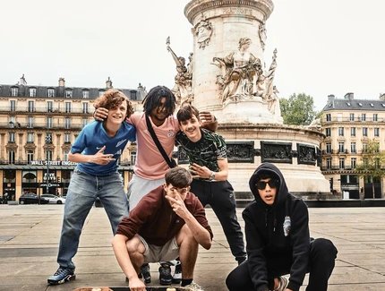 Gruppe von Skatebordfahrern auf der Place de la Republique, Paris. Foto: Heinz-Norbert Jocks