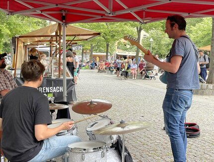 Veranstaltungen in Berlin: Konzert-Reihe auf Regionalmarkt DIE DICKE LINDA