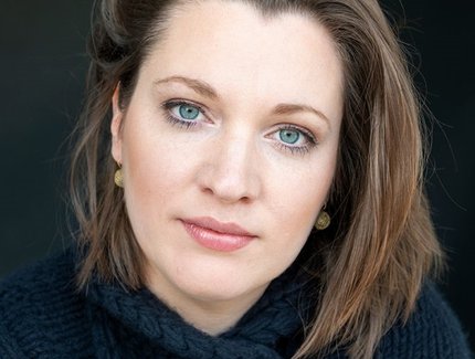 Elina Albach