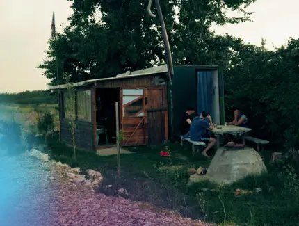 STANDBILD AUS DEM Dokumentarfilm Distilled