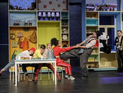 GRIPS Theater, Szenenfoto: Zum Glück viel Geburtstag