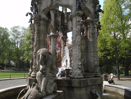 Märchenbrunnen - ursprünglich von Ernst Moritz Geyger geschaffen