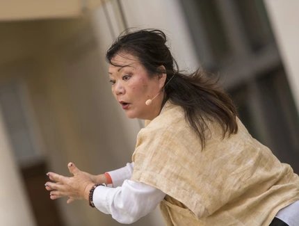 Soogi Kang beim Geschichtentheater "Vom Traum zum echten Abenteuer"