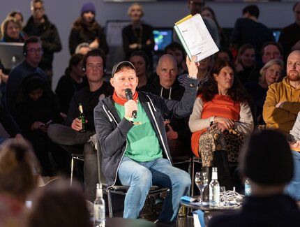 Aktivist Daniel Diekmann während der Eröffnung der Freifläche „We're staying! Gentrification and Resistance in Berlin" in BERLIN GLOBAL