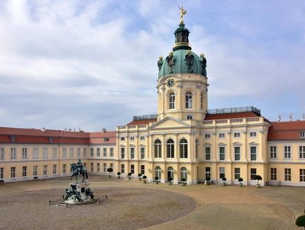 Schloss Charlottenburg, Blick auf das Alte Schloss und den Ehrenhof