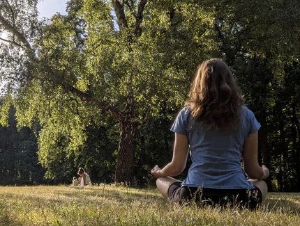Meditation im Grünen
