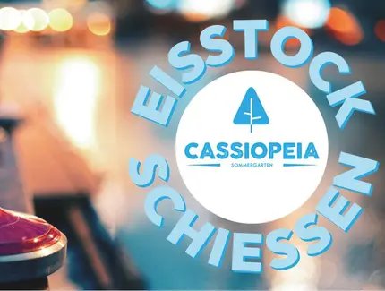 KEY VISUAL Eisstockschießen im Cassiopeia Sommergarten