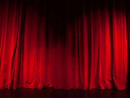 Bühne, roter Vorhang