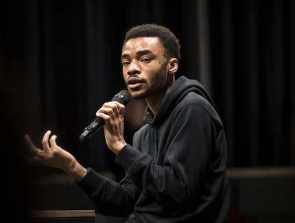 Logan February bei einem Gespräch in der mechanischen Arena bei der Transkontinentale 2025