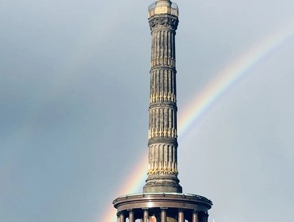 Siegessäule mit Regenbogen