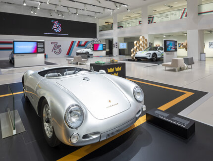 Veranstaltungen in Berlin: Ausstellung „Driven by Dreams - 75 Jahre Porsche Sportwagen“