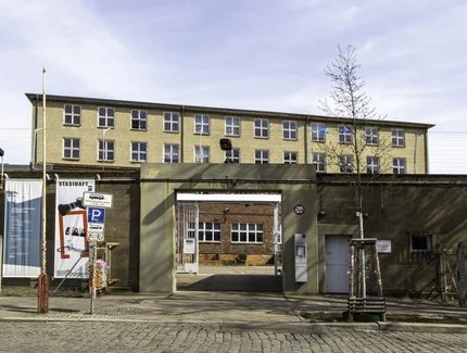 Eingangstor des ehemaligen Stasi-Untersuchungsgefängnisses