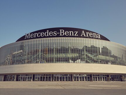 Mercedes-Benz Arena Außenansicht