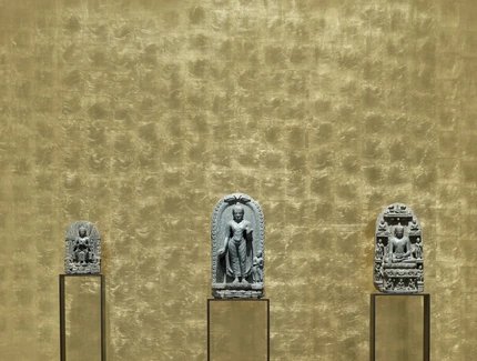 Ausstellungsansicht des Moduls "Buddhistische Kunst in Südasien. Stupas, Buddhas, Bodhisattvas" des Museums für Asiatische Kunst im Humboldt Forum