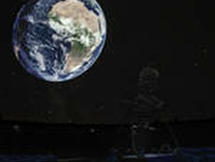 Aufnahme der Erde im Planetariumssaal des Planetarium am Insulanerd der Stiftung Planetarium Berlin.