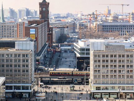 Alexanderplatz mit Blick zum Roten Rathaus