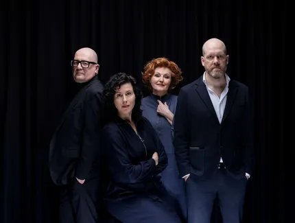 2025_ZEIT Verbrechen_Hosts_Gruppenfoto