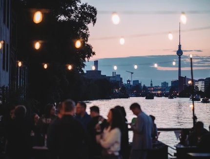 Sonnenuntergang auf der FluxBau-Terrasse