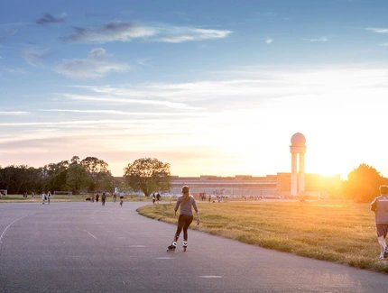Sonnenuntergang am Tempelhofer Feld