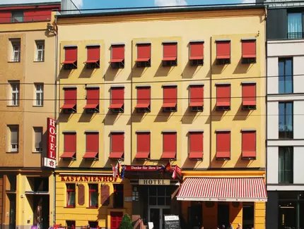 Hotelfassade und Eingang