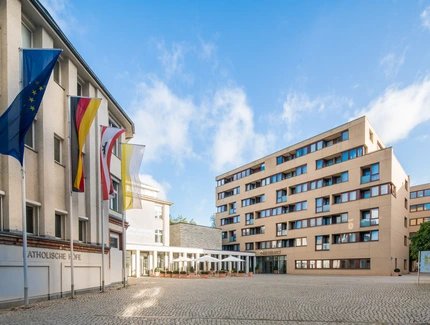 Vorhof des Hotels