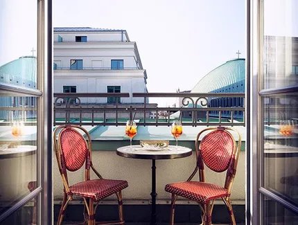Zimmer mit Balkon