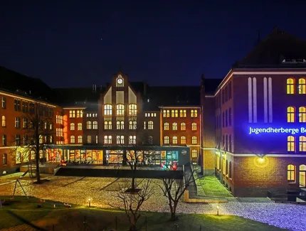 Hofseite 2