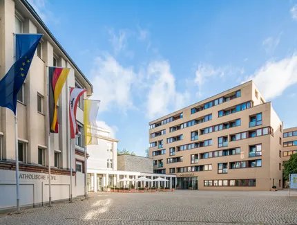 Vorhof des Hotels