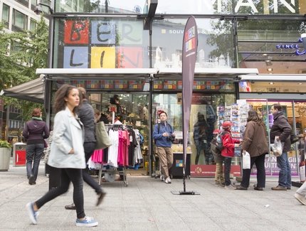 Shopping bei M.A.X. 2001 am Ku'damm