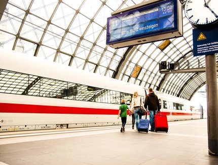 Familie am Hauptbahnhof