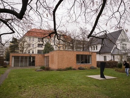 Der Garten am Mies van der Rohe Haus in Berlin