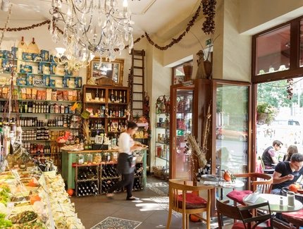 Delicatessen shop and restaurant Knofi in Bergmannstraße Berlin