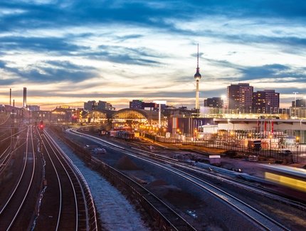 Skyline Berlin mit Bahnhof Alexanderplatz