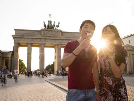 asiatischer markt fotoshooting mit modellen