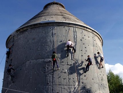 Climbing tower on the RAW site