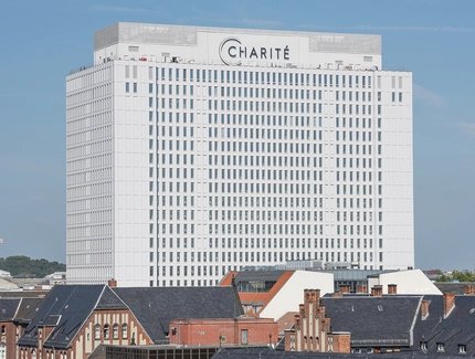 CCM - Fassade Bettenhochhaus mit Campus 