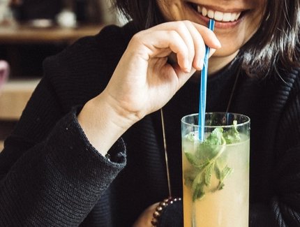 Boire un cocktail
