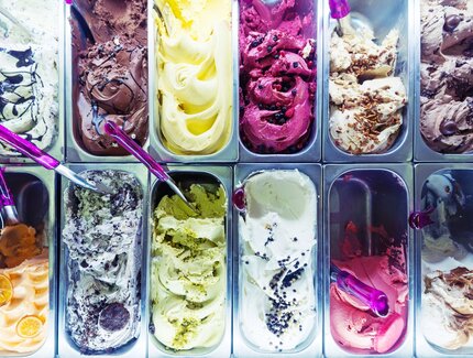 Comer helado, variedad de colores