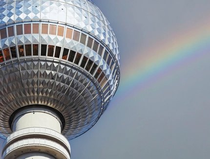 Fernsehturm mit Regenbogen
