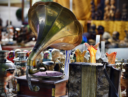 Grammophon auf Flohmarkt
