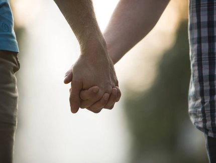 Gay couple out and about in Berlin-Schöneberg