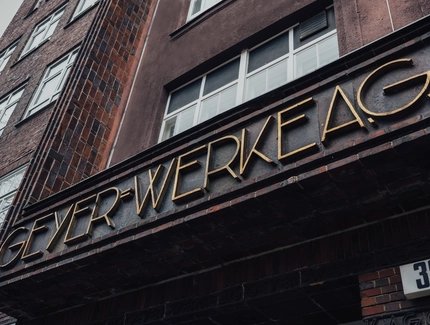 Eingangsportal der Filmkopieranstalt Geyer-Werke AG in Berlin