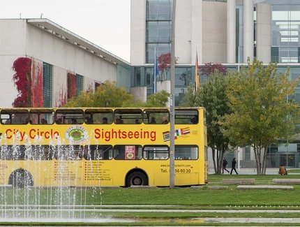 Berlin City Tour vor dem Kanzleramt